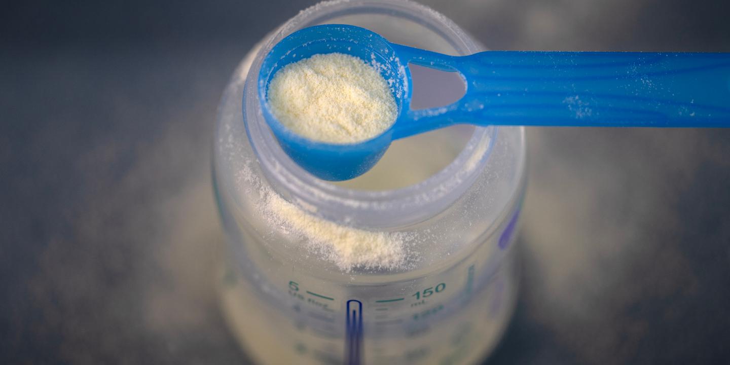 Laits infantiles contaminés : un rapport parlementaire pointe les défaillances