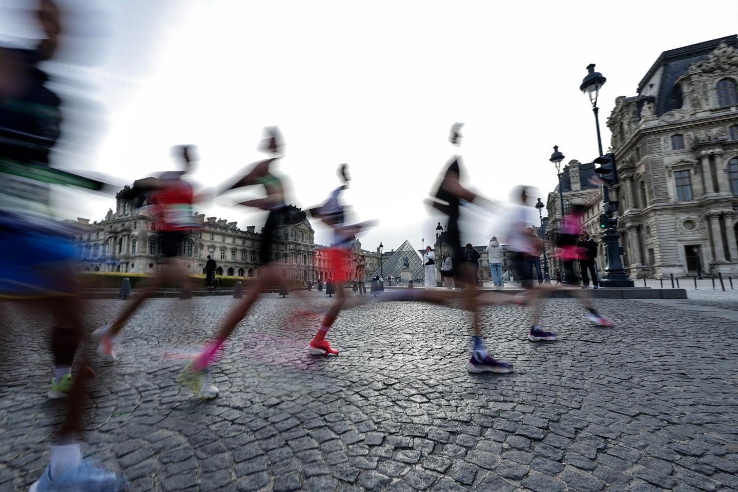 Marathon de Paris : la ville attribue l’organisation des quatre prochaines éditions au groupement Cadence, en partie lié à Bolloré