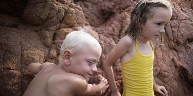 Au Festival de Cannes, Bruno Dumont retourne en enfance avec « Les Roches rouges »