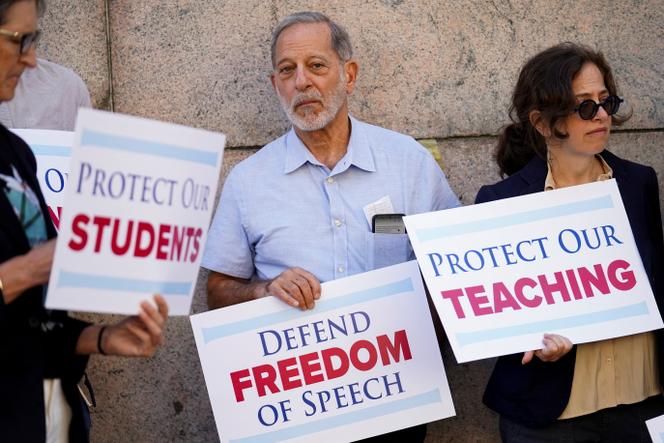 Rashid Khalidi, historien américano-palestinien, spécialiste du Moyen-Orient, lors d’un rassemblement devant l’université Columbia, à New York, le 2 septembre 2025. 