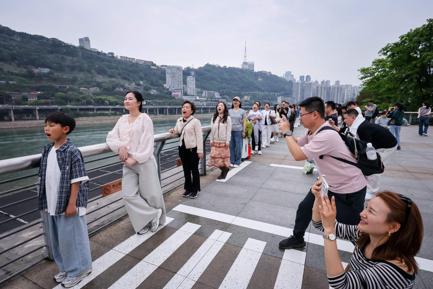Comment la Chine utilise les influenceurs sur TikTok ou Instagram pour redorer son image