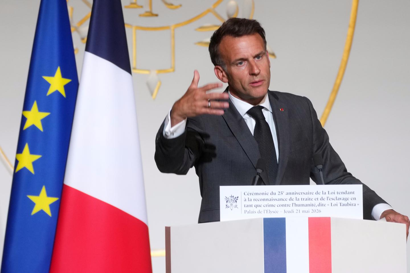 Emmanuel Macron esquisse la possibilité de « réparations » de l’esclavage, vingt-cinq ans après la loi Taubira
