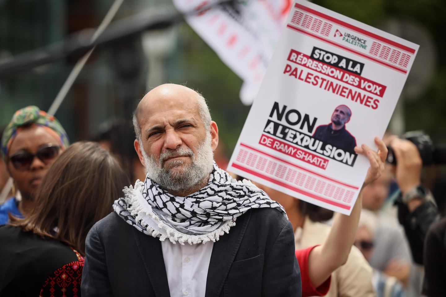 Une commission de trois juges se prononce contre l’expulsion du militant palestinien Ramy Shaath