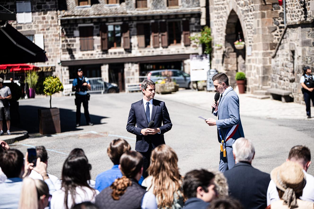 Présidentielle 2027 : Gabriel Attal officialise sa candidature en Aveyron en espérant s’éloigner de l’héritage d’Emmanuel Macron