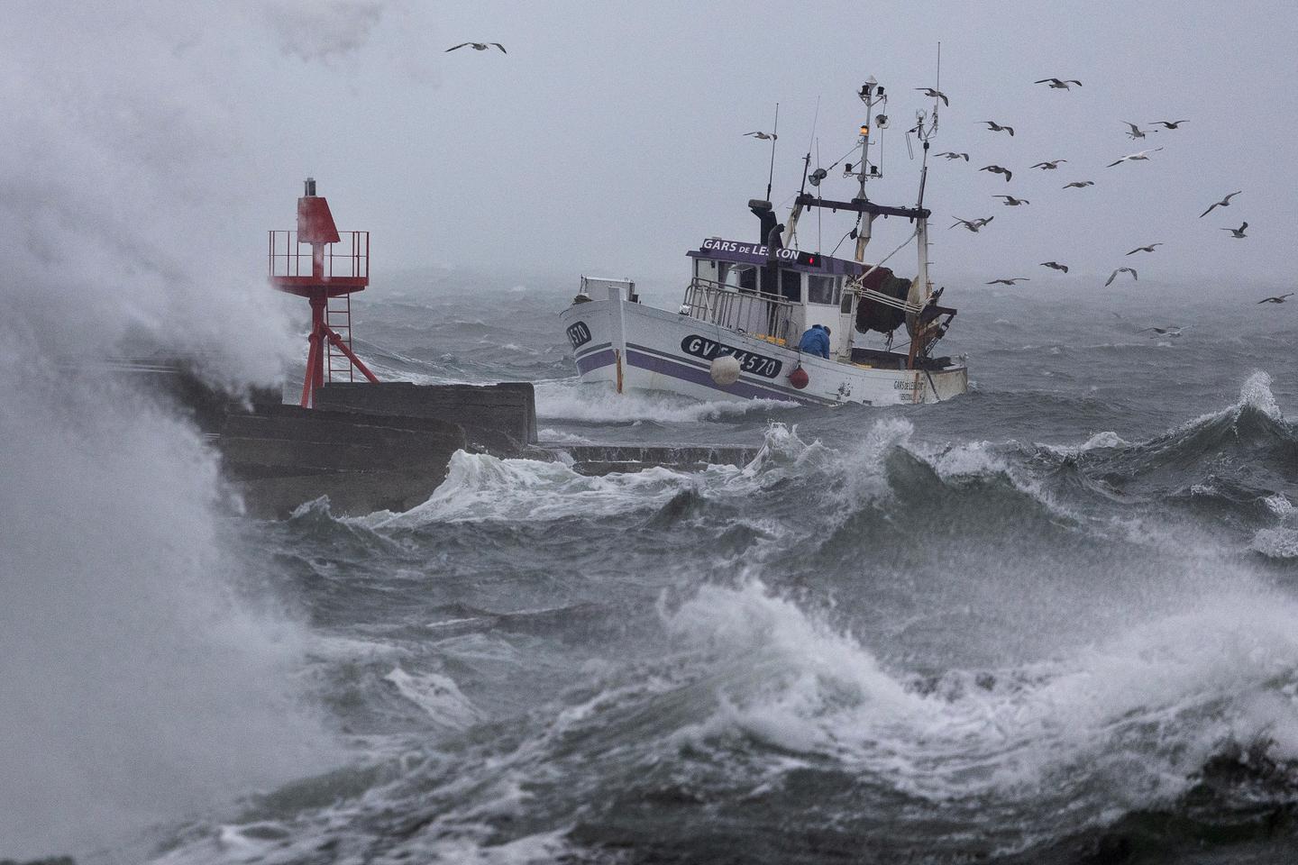 Carburant : la Commission européenne valide des aides de l’Etat français aux pêcheurs