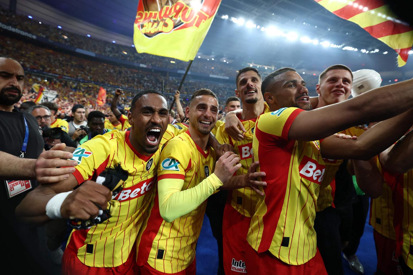 Lens-Nice : le résumé du sacre historique des Sang et Or en finale de la Coupe de France
