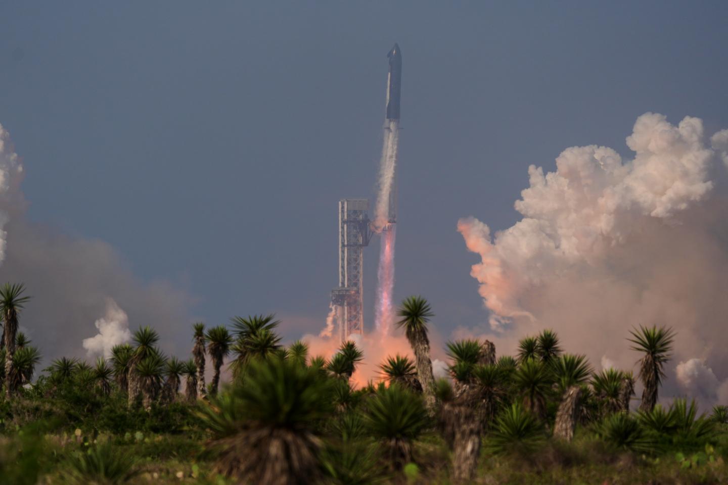 La fusée Starship de troisième génération achève un premier vol d’essai imparfait