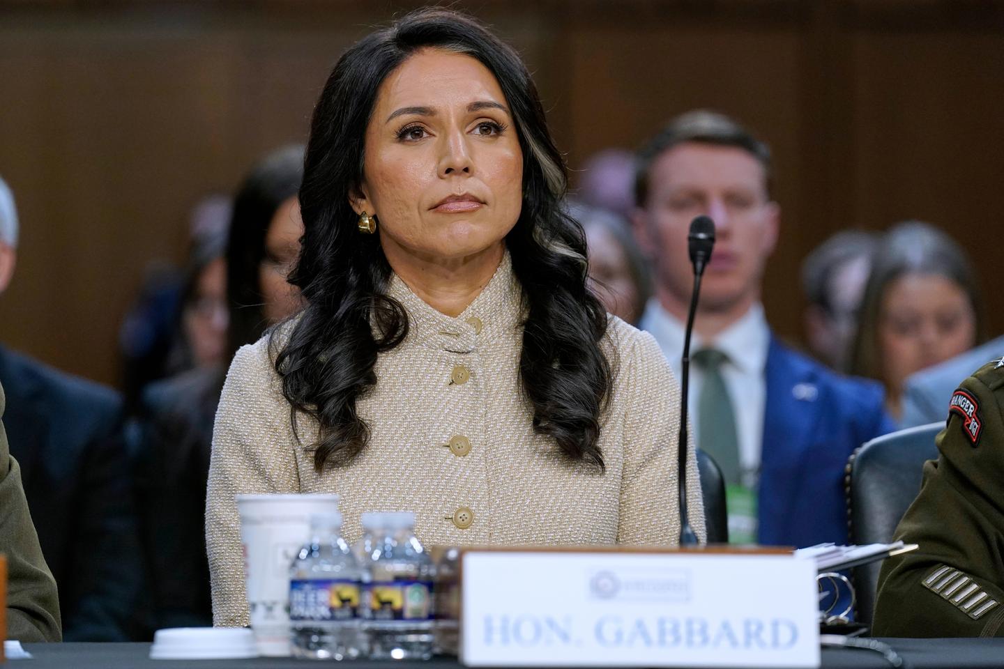Isolée dans l’administration Trump, la directrice du renseignement, Tulsi Gabbard, annonce son départ pour raisons familiales
