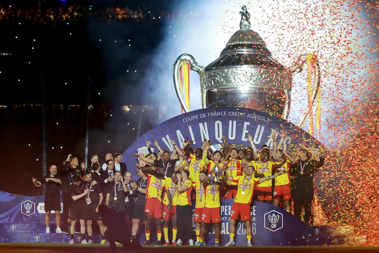 Lens-Nizza: Die Sang et Or gewinnen, getragen von ihren Anhängern, ihren ersten Coupe de France am Ende einer „außergewöhnlichen Saison“