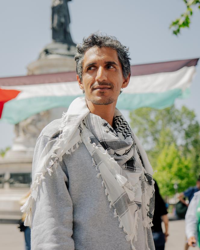 Adrien Berthel, militant de la flottille pour Gaza, lors d’un rassemblement place de la République, à Paris, le 23 mai 2026.