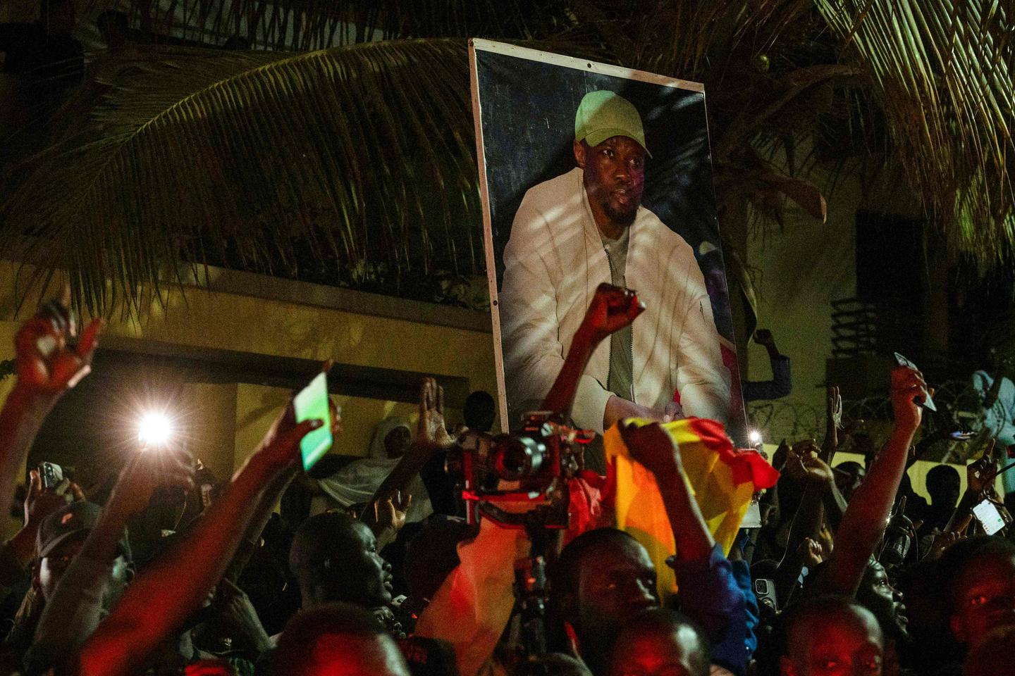 En Senegal, el presidente Bassirou Diomaye Faye destituye a su aliado de siempre, Ousmane Sonko, y sumerge al país en la inestabilidad política