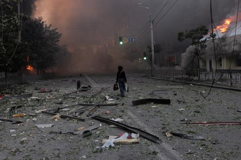 A la suite des frappes nocturnes massives de missiles et de drones russes, à Kiev, le 24 mai 2026.