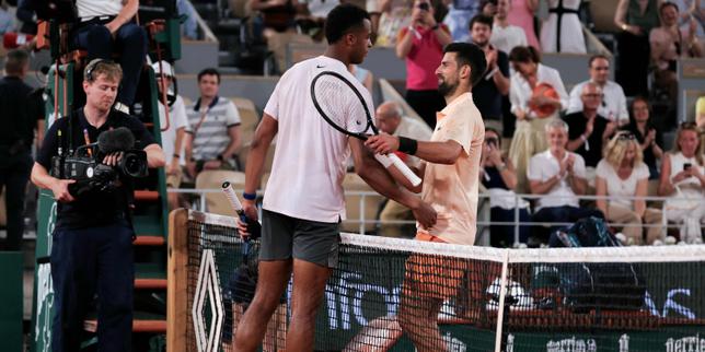 Djokovic fights through tough Roland Garros opener