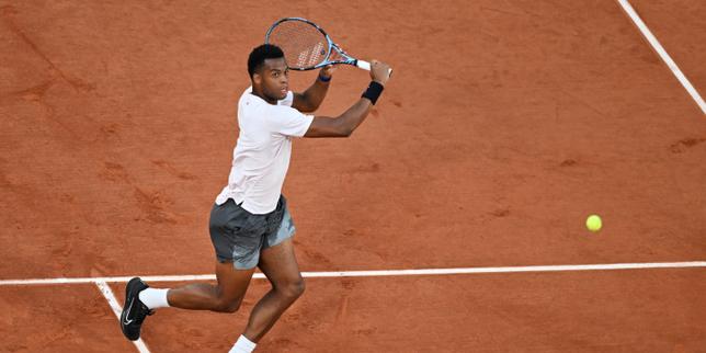 EN DIRECT, Roland-Garros 2026 : Giovanni Mpetshi Perricard défie Novak Djokovic en session nocturne, suivez la fin de la première journée du tournoi