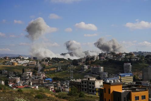 Des frappes israéliennes vues depuis Nabatiyé (Liban), le 25 mai 2026.