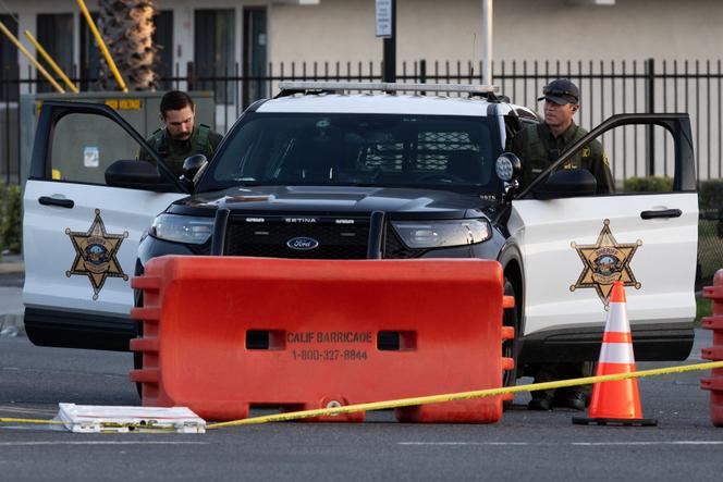 Une avenue est bloquée en raison d’une fuite d’un réservoir de produit chimique, à Garden Grove (Californie), le 24 mai 2026.