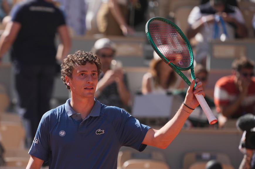 Ugo Humbert après sa victoire au premier tour du tournoi de Roland-Garros face à Adrian Mannarino, le 25 mai 2026.