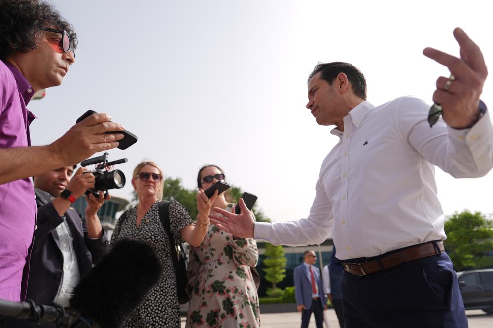 Le secrétaire d’État américain, Marco Rubio, en viste en Inde, s’adresse aux journalistes à l’aéroport international de New Delhi, le 25 mai 2026. - JULIA DEMAREE NIKHINSON / JULIA DEMAREE NIKHINSON/POOL AP VIA AP