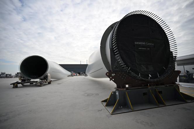 Des pales d’éoliennes au Havre (Seine-Maritime), dans le nord-ouest de la France, le 17 février 2025.