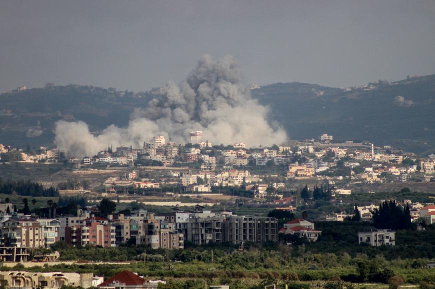 Après des frappes aériennes israéliennes qui ont ciblé le village de Rmadiyeh, dans le district de Tyr (Sour), le 26 mai 2026.