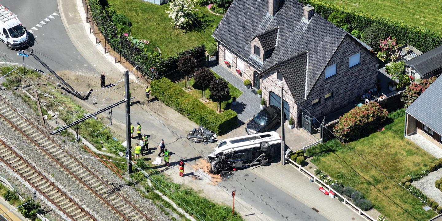 Collision Belgique: car scolaire contre train, 4 morts dont 2 enfants