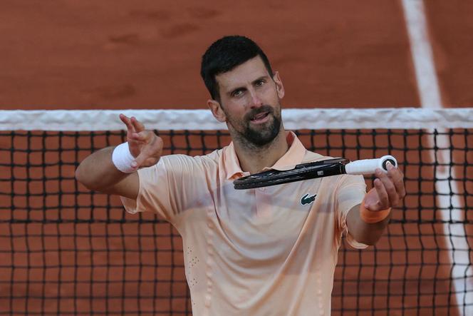 Novak Djokovic après sa victoire, au deuxième tour de Roland-Garros, face au Français Valentin Royer, le 27 mai 2026.