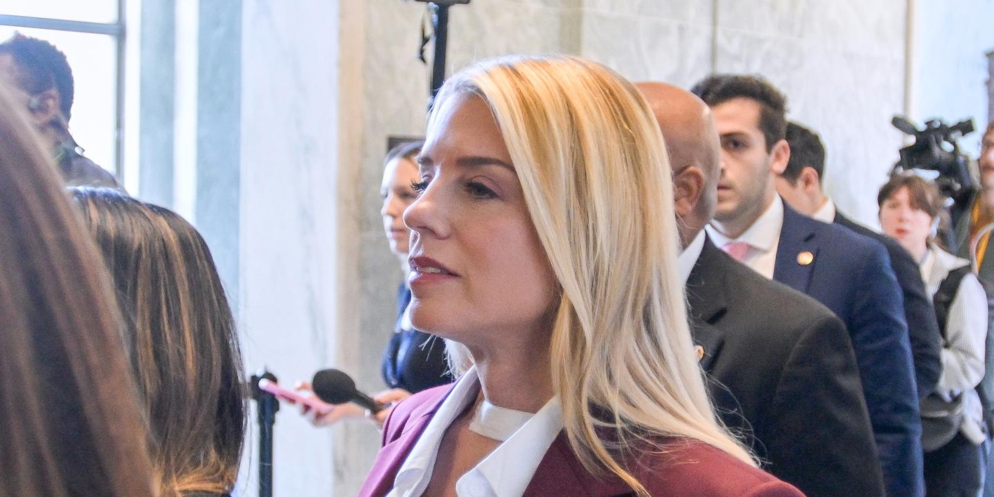 Affaire Epstein : Pam Bondi admet des erreurs de caviardage mais défend la transparence