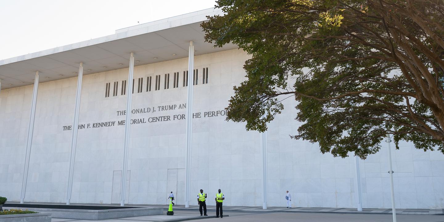 Trump renonce à son emprise sur le Kennedy Center à Washington