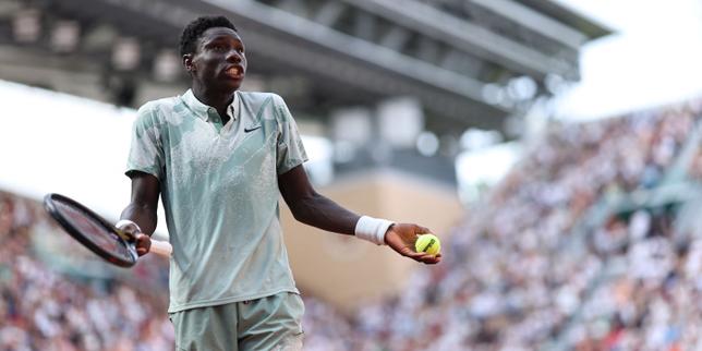 EN DIRECT, Roland-Garros 2026 : Moïse Kouamé mené 2 sets à 1 par Alejandro Tabilo ; Diane Parry écarte la 6ᵉ mondiale et se qualifie pour les 8ᵉˢ