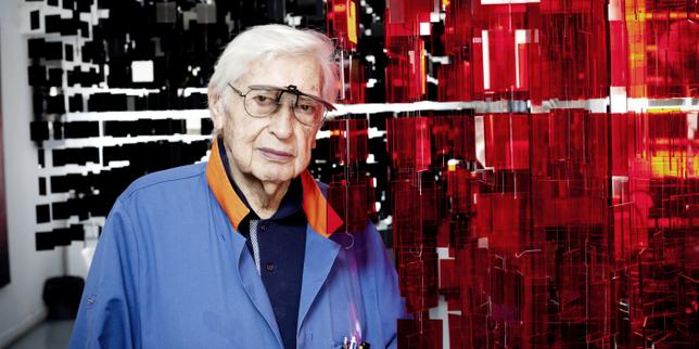 Julio Le Parc dans son atelier, à Cachan (Val-de-Marne), en 2018.