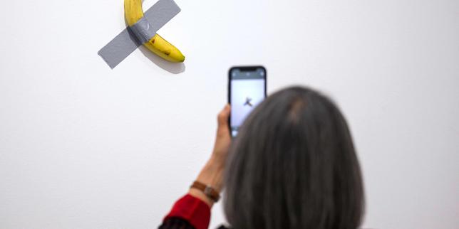 French museum reports theft of arty banana, part of a multimillion-dollar piece