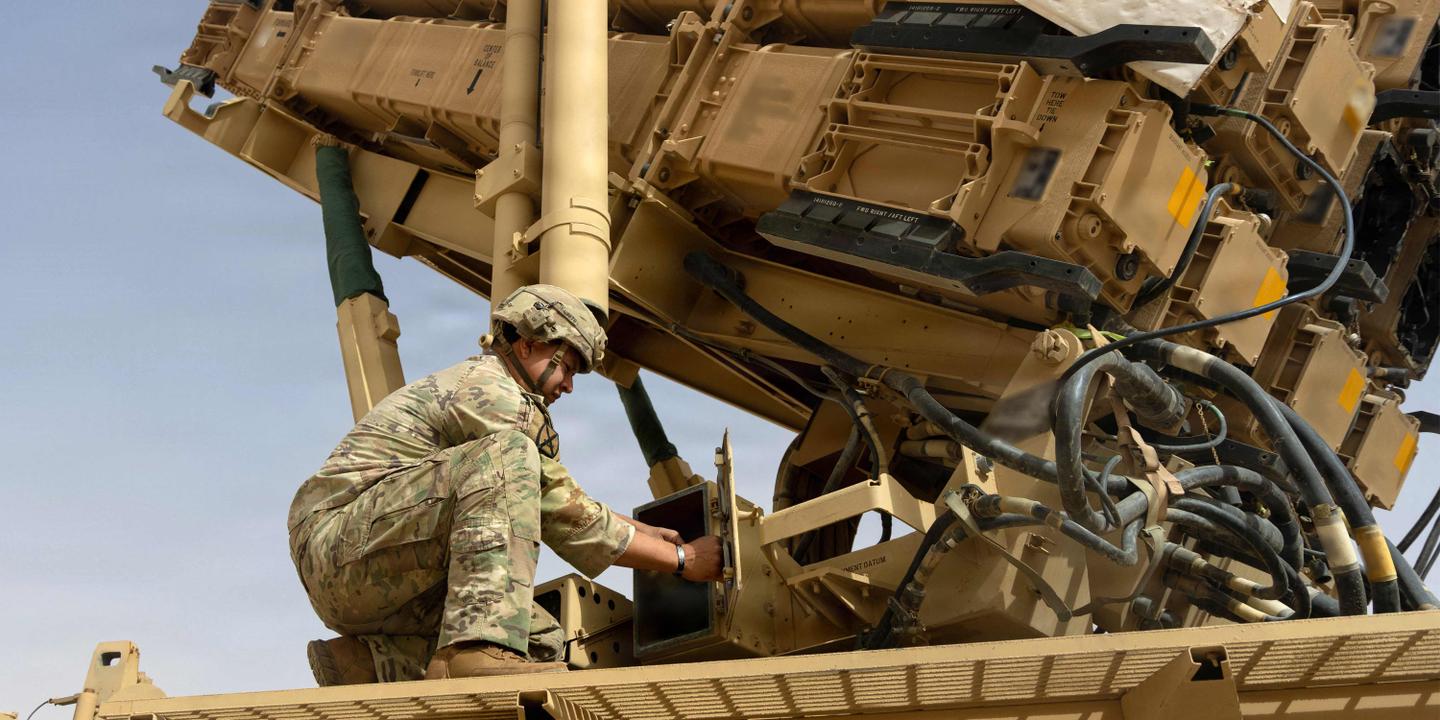 Frappes iraniennes au Moyen-Orient : l'armée américaine abat des missiles et drones