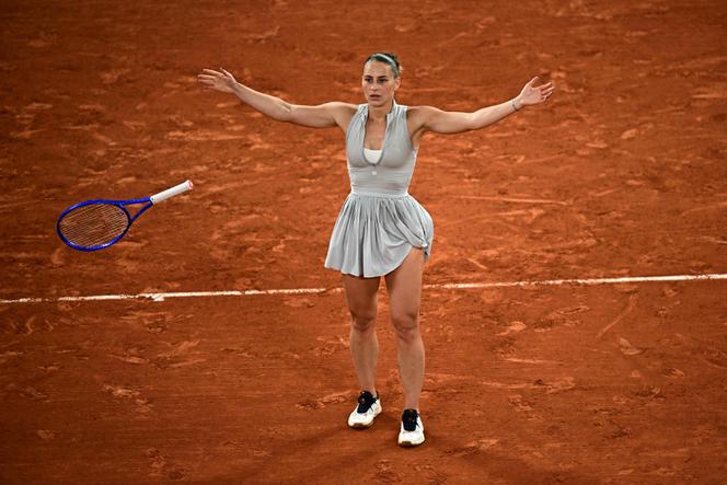 Marta Kostyuk après sa victoire en quart de finale contre sa compatriote Elina Svitolina à Roland-Garros, le 2 juin 2026.
