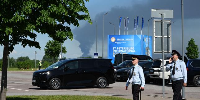 En Russie, drones ukrainiens et fumées grises accueillent les hôtes de Poutine à son forum de Saint-Pétersbourg