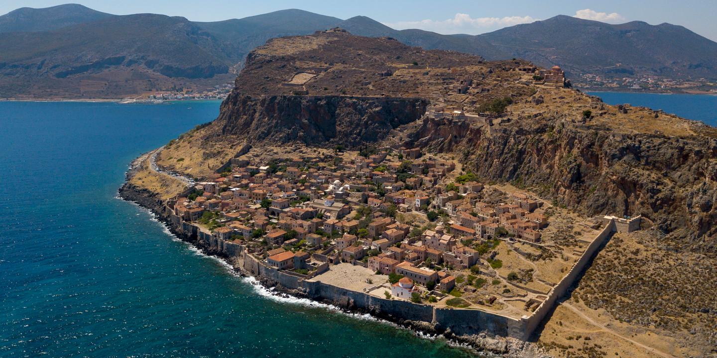 Grèce : à Monemvasia, le téléphérique touristique inquiète les habitants