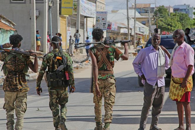 Des soldats somaliens patrouillent après les affrontements entre les partisans de l’opposition et les forces de sécurité de l’État à Mogadiscio (Somalie), le 4 juin 2026.