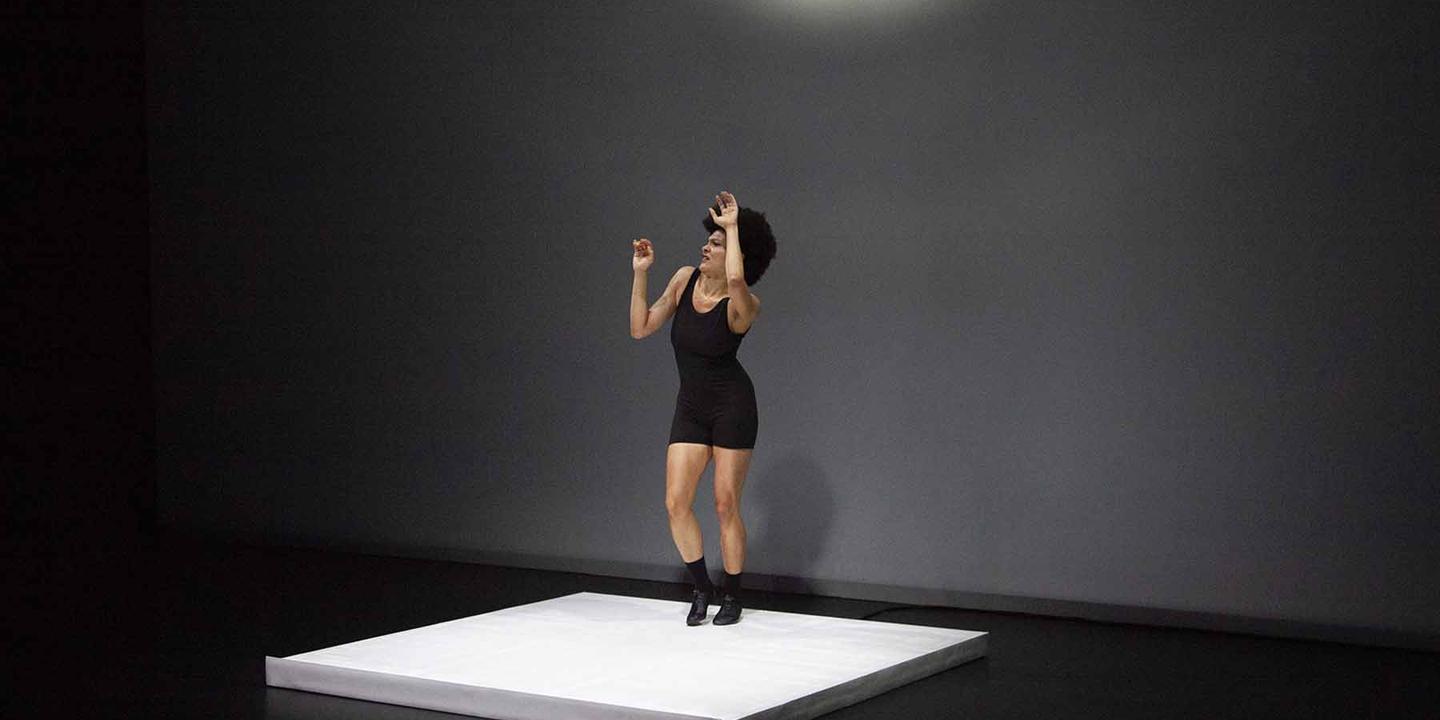 Betty Tchomanga : quand la danse tisse histoire personnelle et héritage postcolonial