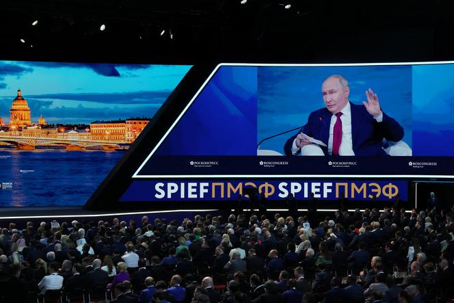 Le président russe, Vladimir Poutine, lors d’un discours au Forum économique international de Saint-Pétersbourg (Russie), le 5 juin 2026. 