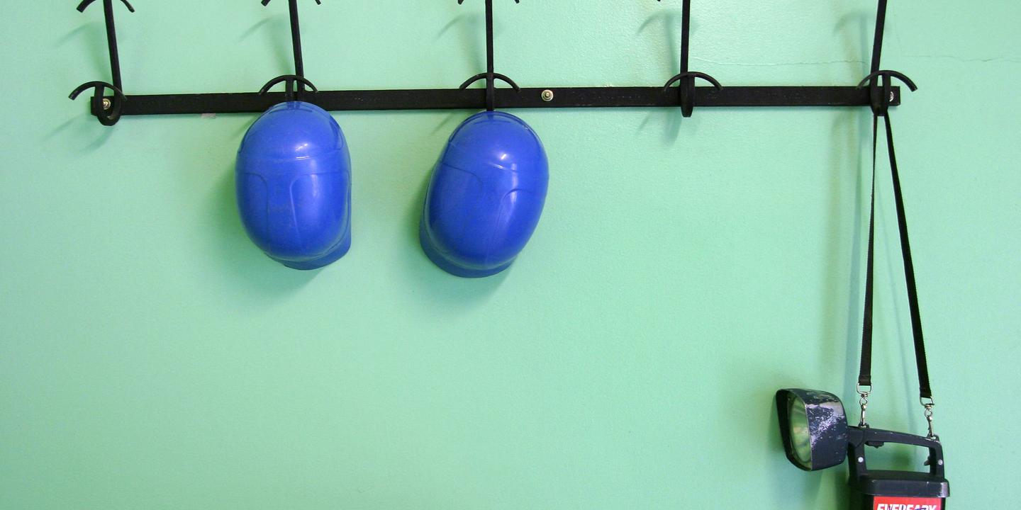 Plan gouvernemental : un casque coloré pour protéger les jeunes travailleurs