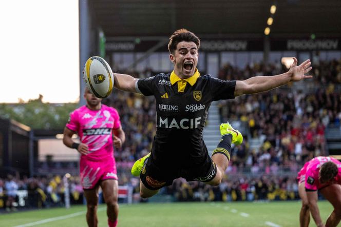 Le demi de mêlée du Stade rochelais Nolann Le Garrec, lors de son essai contre le Stade français, au stade Marcel-Deflandre de La Rochelle, le 6 juin 2026.