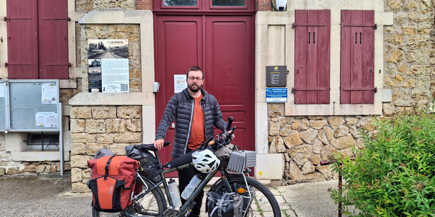 Présidentielle 2027 : à vélo, la campagne décalée d'un candidat citoyen