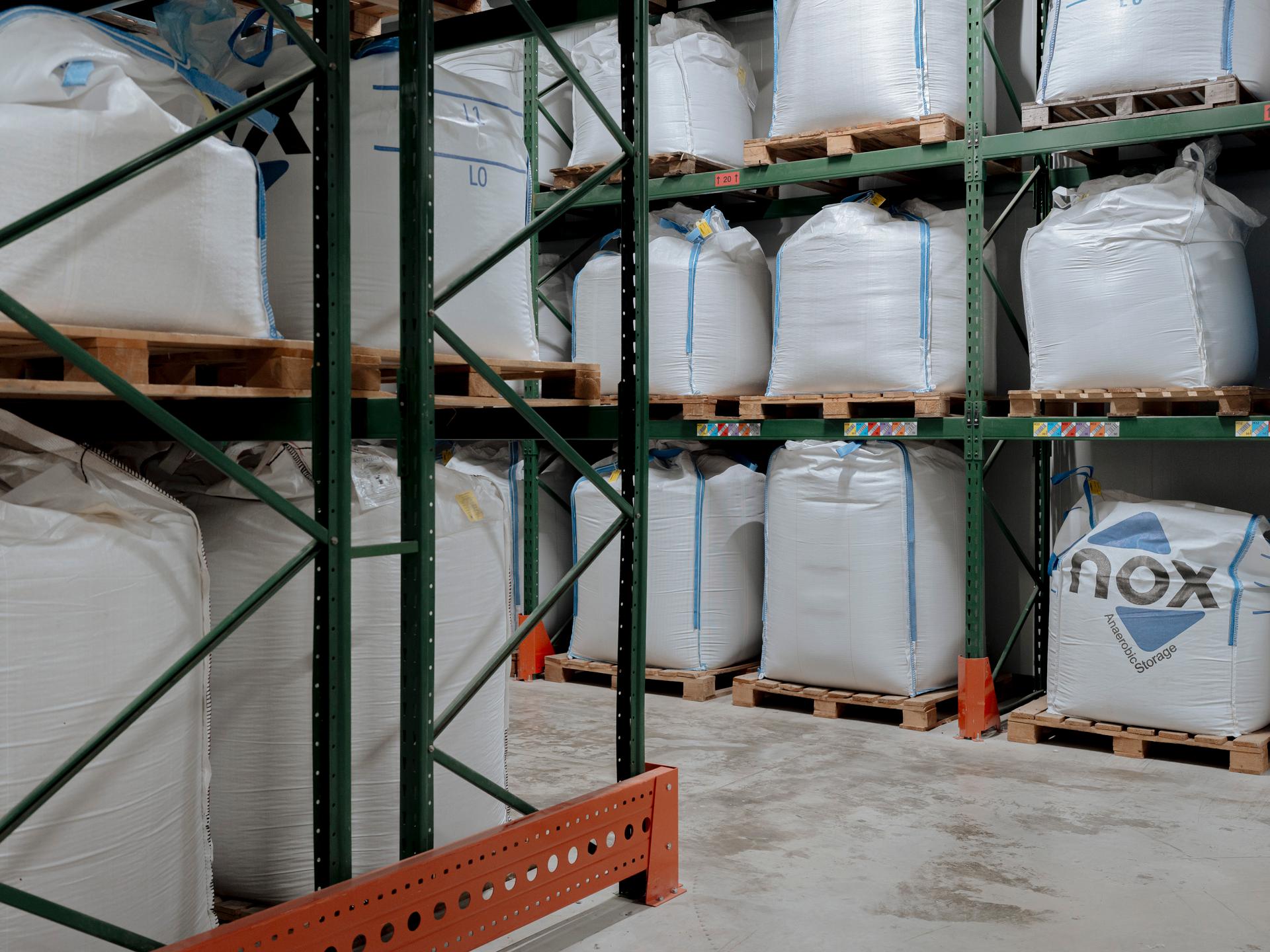 Stockage dans une chambre froide de Gautier Semences, à Eyragues (Bouches-du-Rhône), le 29 avril 2026.