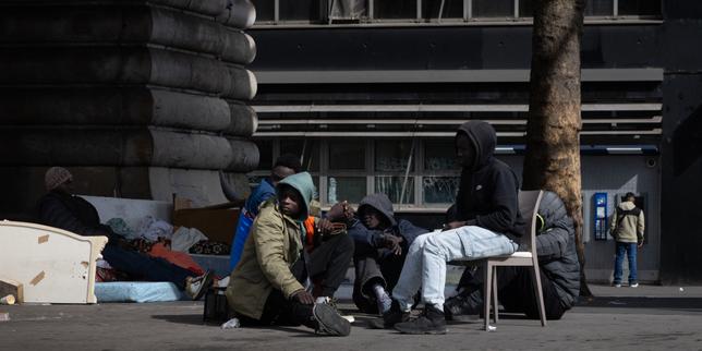A Paris, sous les tentes du métro Stalingrad, « l’