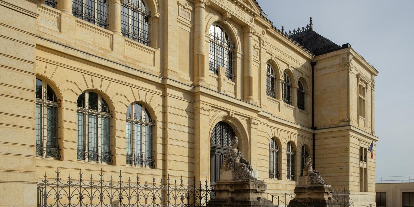 https://img.lemde.fr/2026/06/08/482/0/4500/2250/1440/720/60/0/7893179_upload-1-zkza2f05lnco-mfache-07062026-le-monde-marche-blanche-affaire-lyhanna-gers-france-004.jpg
