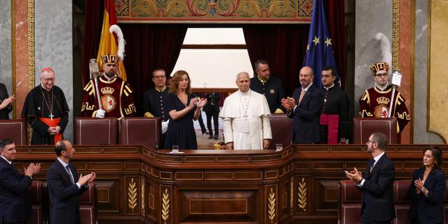 Léon XIV s’inquiète du réarmement et en appelle au
