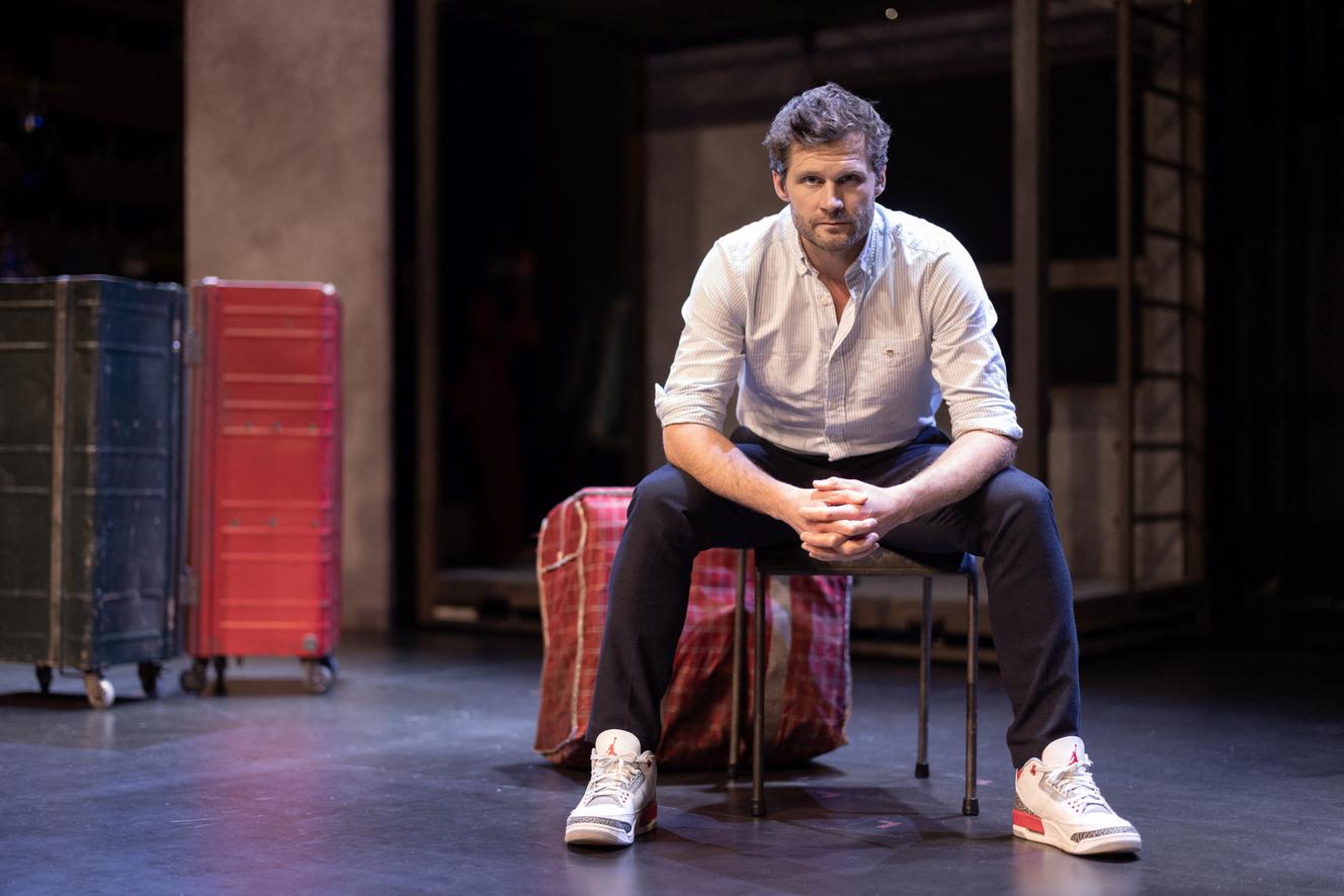 Une pièce de théâtre d’Alexis Michalik, « Passeport », annulée à Castres par la mairie RN