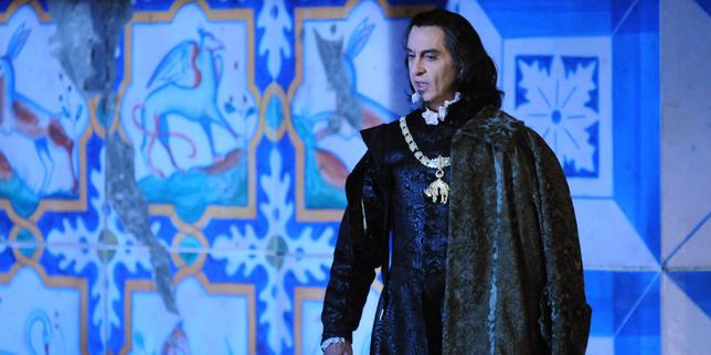 Robin Renucci (Don Salluste) dans «&nbsp;Ruy Blas&nbsp;», de Victor Hugo, mis en scène par Christian Schiaretti, au Théâtre national populaire de Villeurbanne (Métropole de Lyon), en décembre&nbsp;2011.
