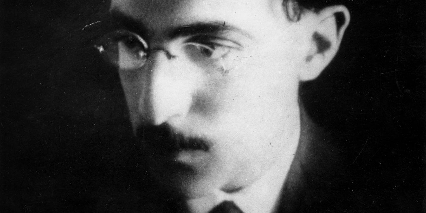 Biographie passionnante de Fernando Pessoa, génie aux multiples vies