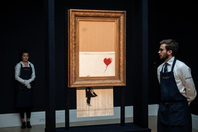 &laquo;&nbsp;Girl with Balloon&nbsp;&raquo; de Banksy, partiellement d&eacute;chiquet&eacute;e lors de la vente d&rsquo;art contemporain de Sotheby&rsquo;s, &agrave; Londres, le 5&nbsp;octobre 2018. - JACK TAYLOR/GETTY IMAGES VIA AFP