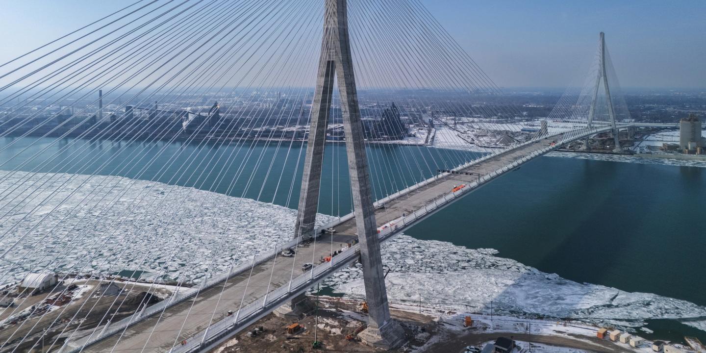 Report indéfini de l'ouverture d'un pont frontalier Canada-États-Unis
